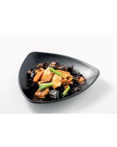 Poulet sauté aux champignons noirs 木耳炒鸡