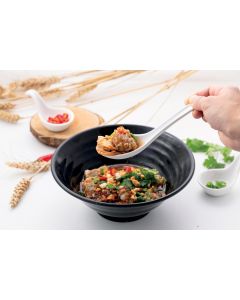 Raviolis au porc à la sauce pimentée 麻辣猪饺