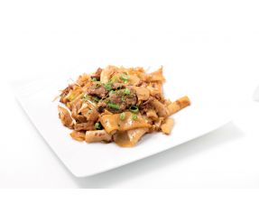 Pâtes de riz sautées au bœuf 干炒牛河