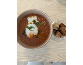 # Gaspacho de poivrons, oeuf parfait et croûtons 