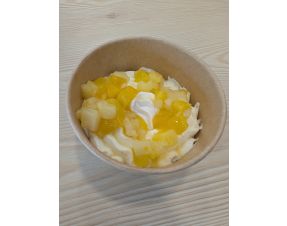 # Mousse vanille, brunoise et curd d'ananas, meringue