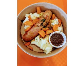 # Saucisse, purée et carottes sautées 